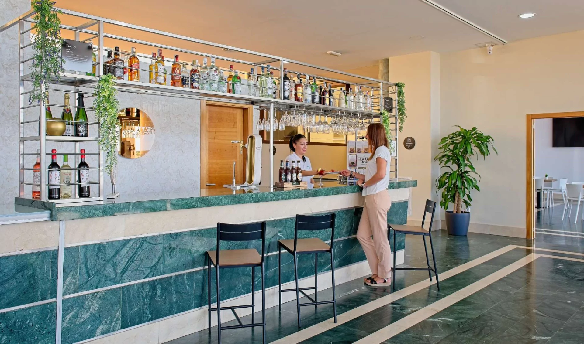 Checkin Madrid Mostoles hotel reception with bar service