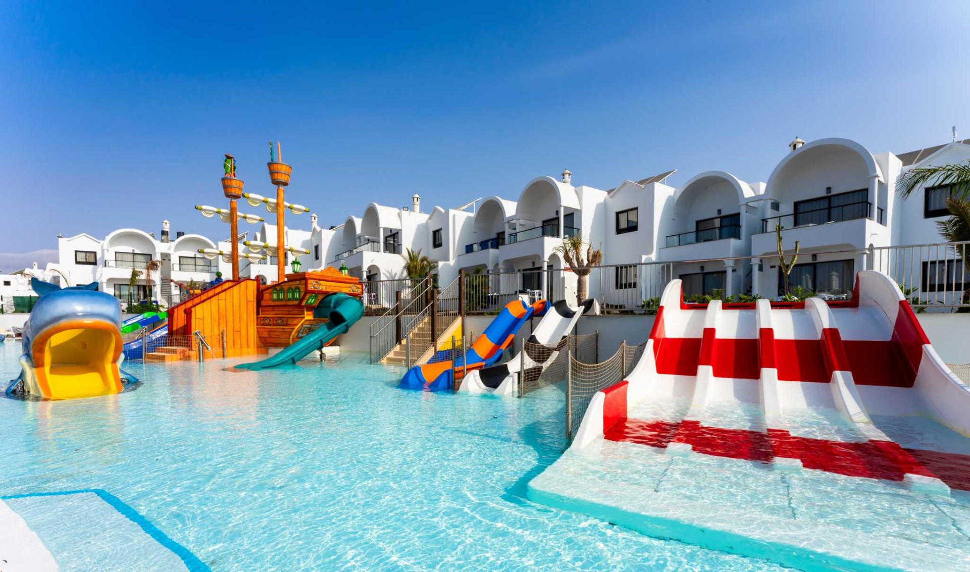 Water parks with water slides of the Bakour Lanzarote Splash Hotel